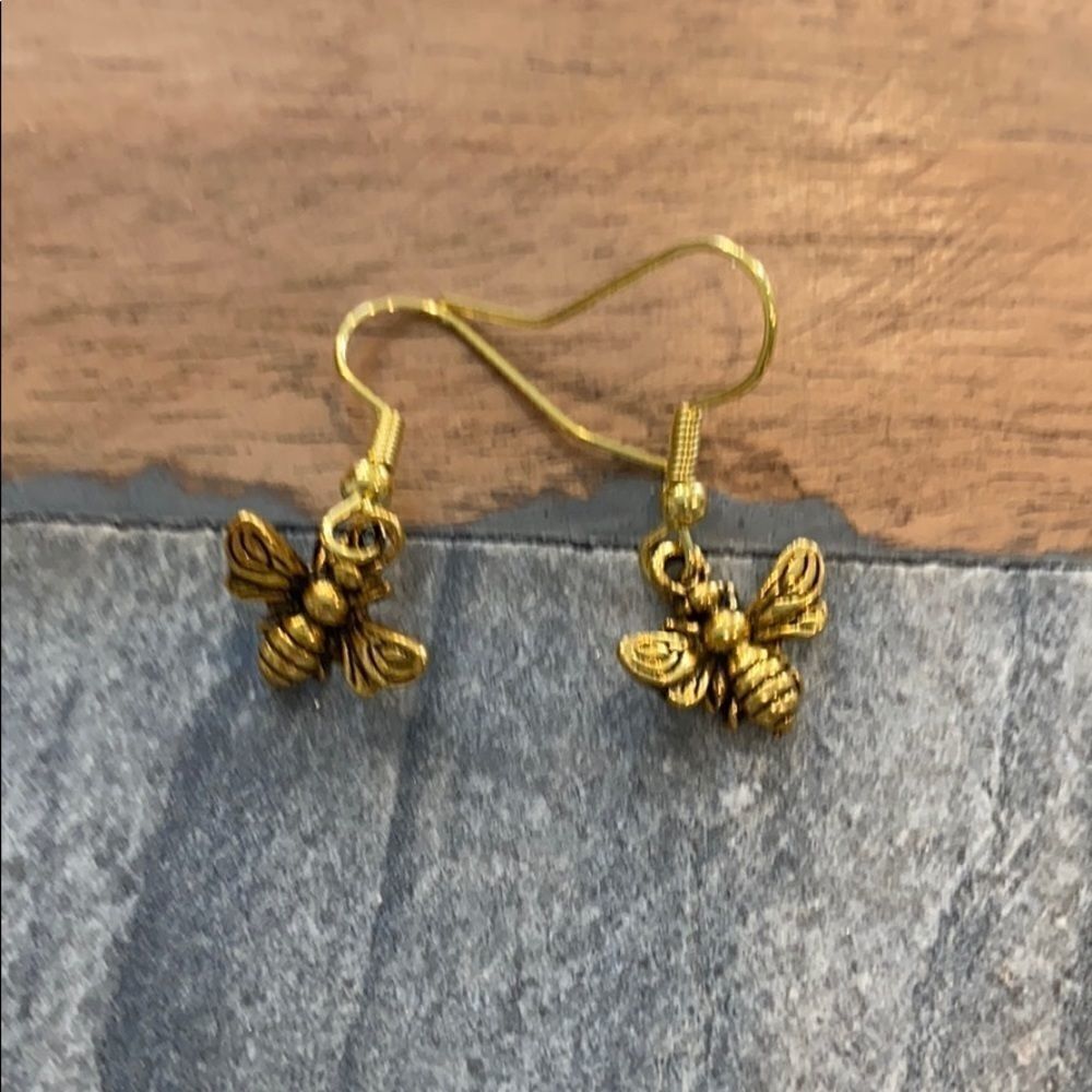 ‎Small bumblebee earrings